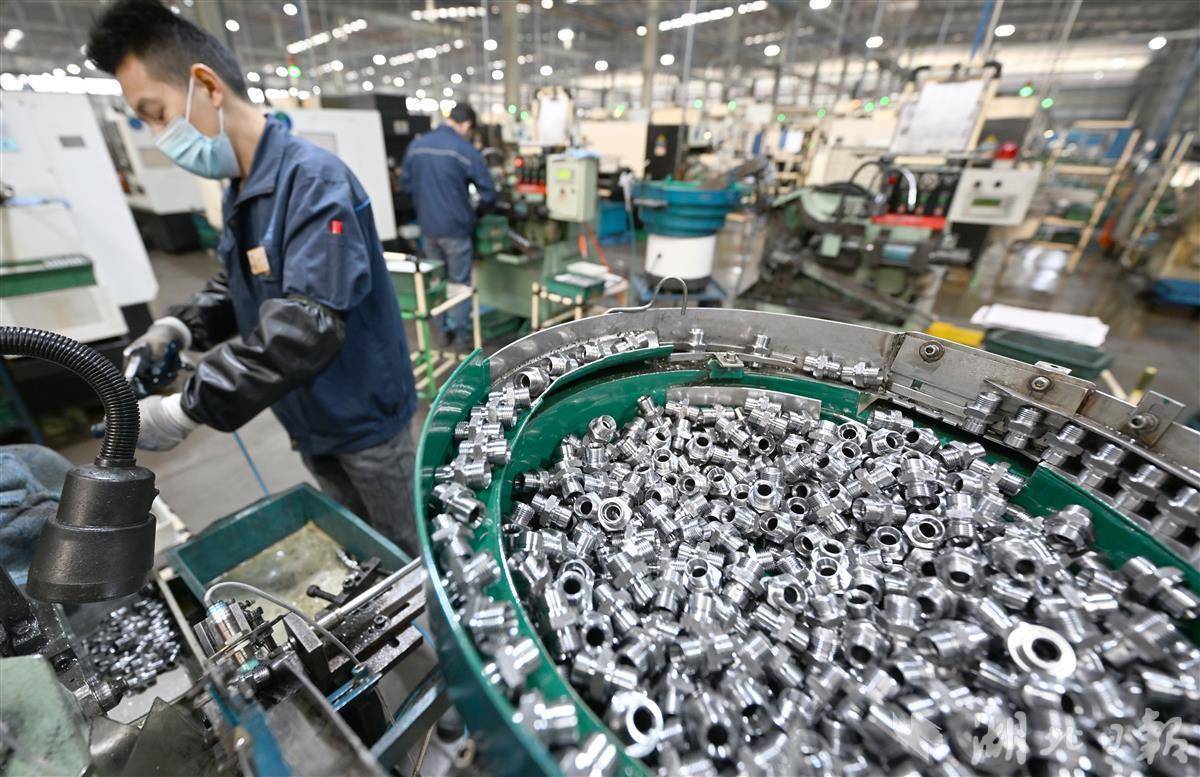 龙珠体育宜都装备制造企业冲刺全年目标(图2)