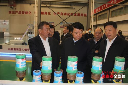 龙珠体育崔洪刚到泰安高新区调研(图1)