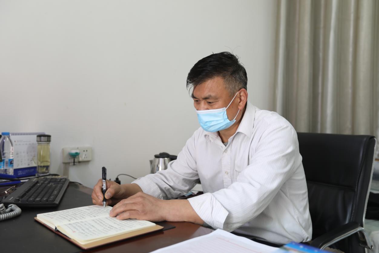 龙珠体育奔走在抗疫一线的“后勤管家”(图1)
