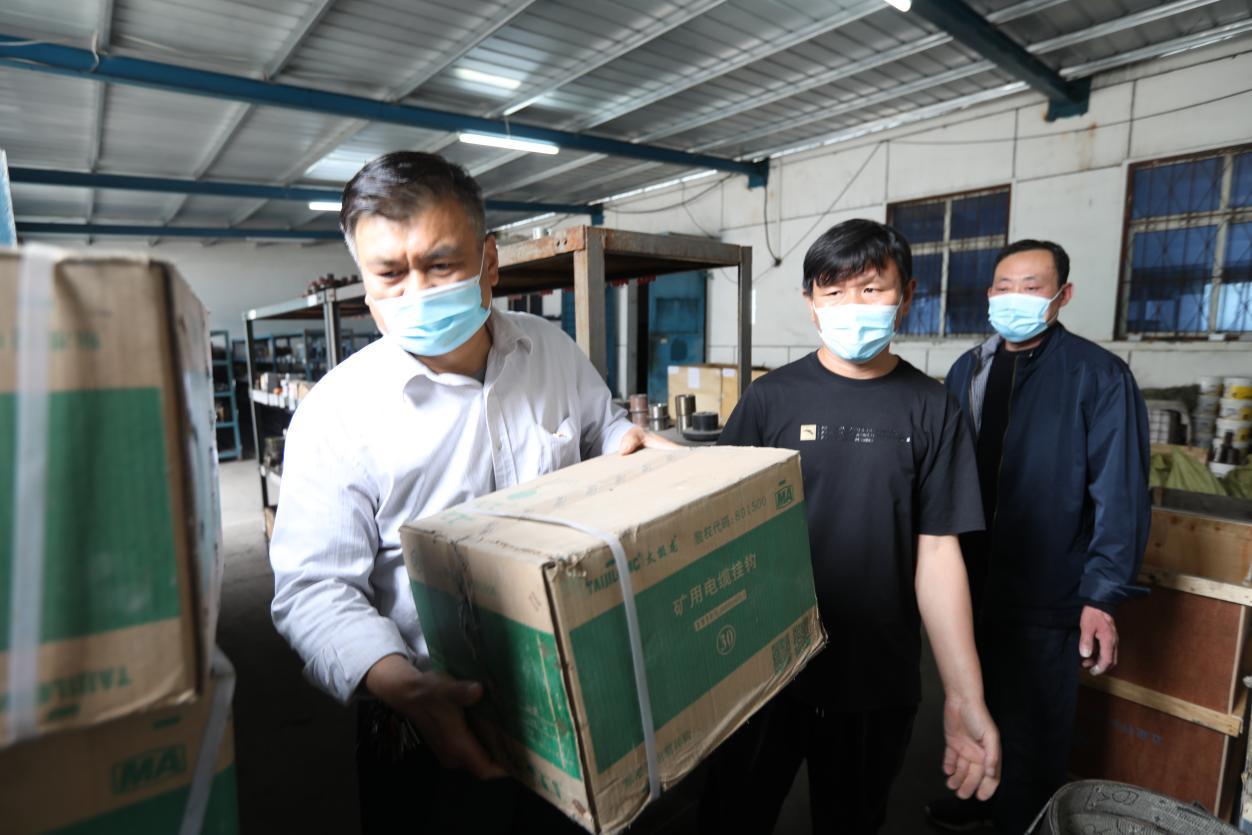 龙珠体育奔走在抗疫一线的“后勤管家”(图3)