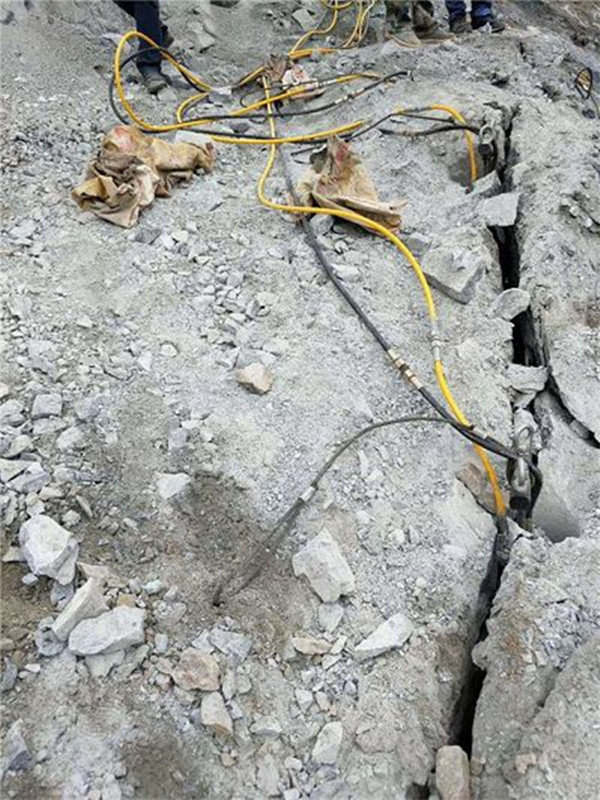 龙珠体育赤峰市硬岩石炮锤打不动静爆液压劈裂棒简单快捷(图2)